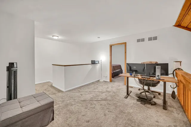 $2,100 | 633 Chip Court, Gurnee, IL 60031