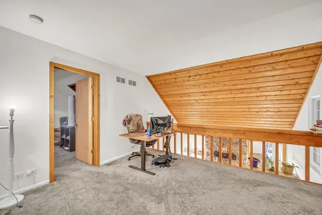 $2,100 | 633 Chip Court, Gurnee, IL 60031