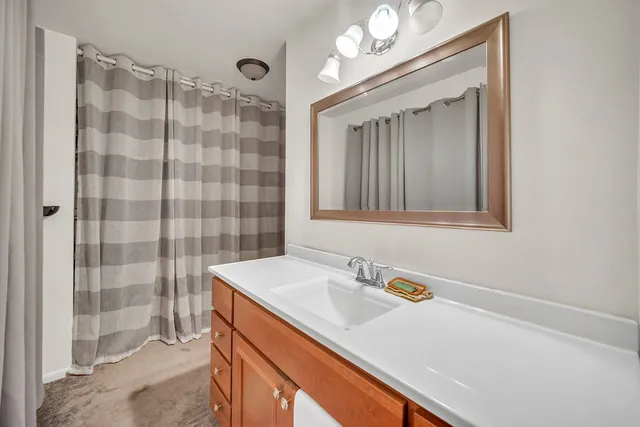 $2,100 | 633 Chip Court, Gurnee, IL 60031