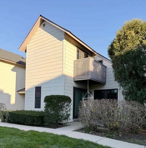 $2,100 | 633 Chip Court, Gurnee, IL 60031