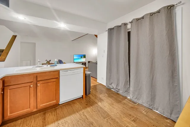 $2,100 | 633 Chip Court, Gurnee, IL 60031