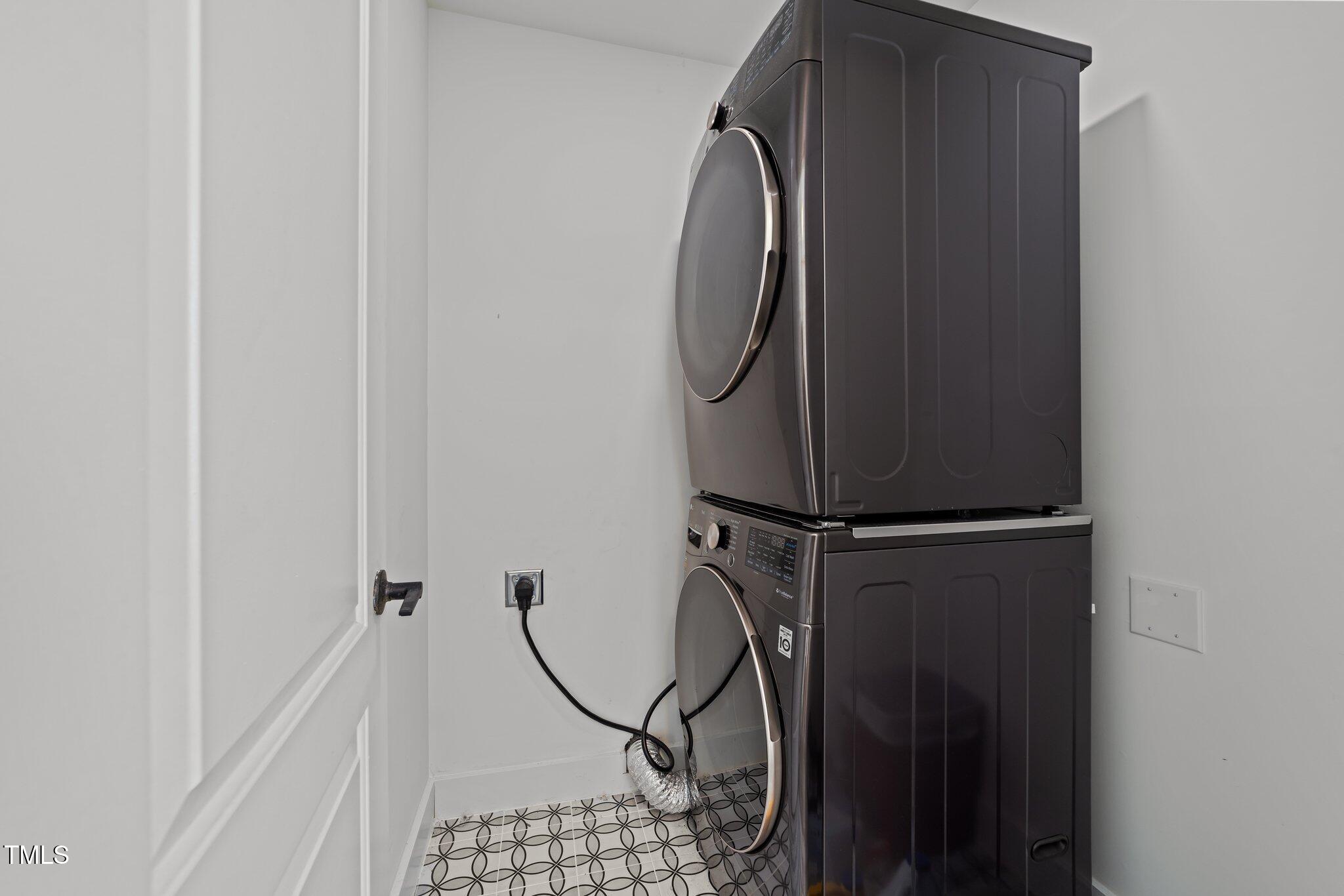 819 Cumberland Street Raleigh, NC 27610 - Photo 28 of 32 a utility room with dryer and washer