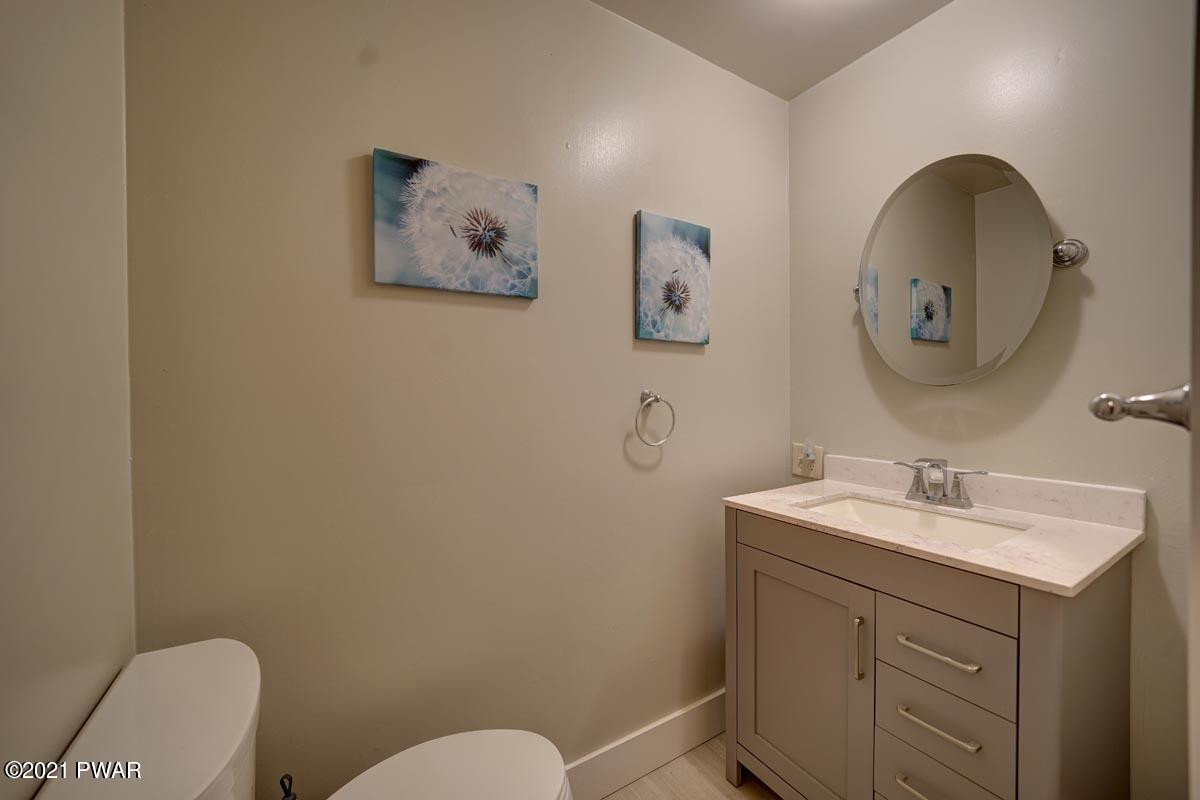 809 South Shore Road Tafton, PA 18464 - Photo 25 of 43 2nd Level Bath