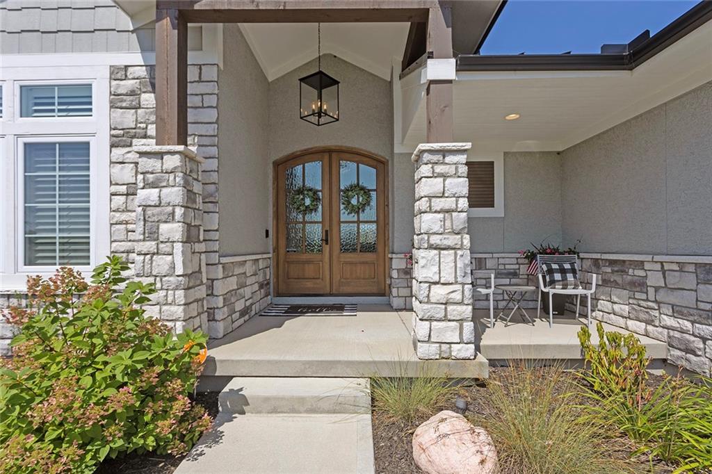 809 Bridgeshire Drive Raymore, MO 64083 - Photo 3 of 49