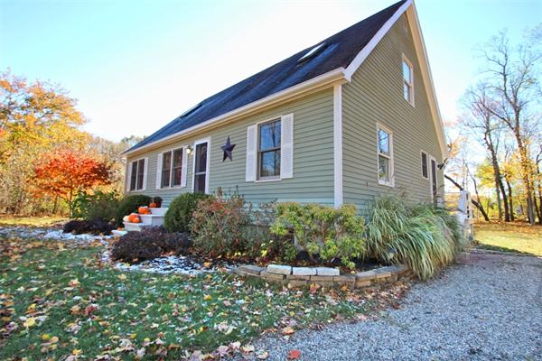 21 Hammond Street Rowley, MA 01969 - Photo 2 of 15