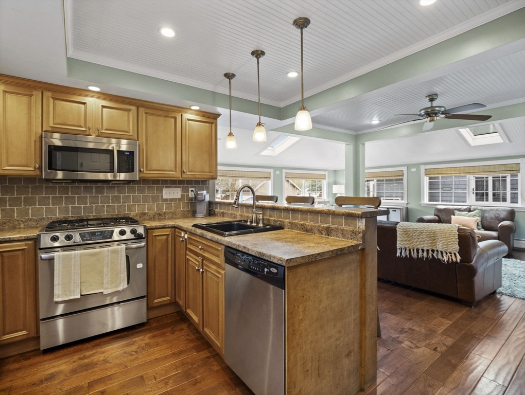 11 Holbrook Road Weymouth, MA 02191 - Photo 2 of 40 Gallery Image 2