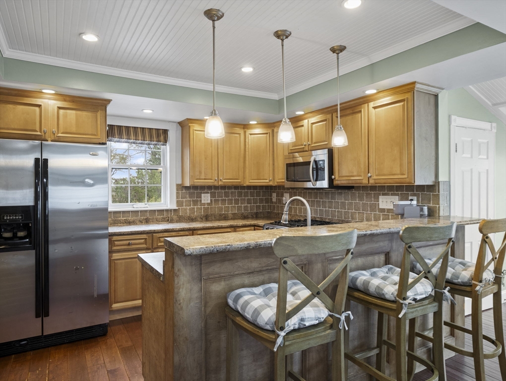 11 Holbrook Road Weymouth, MA 02191 - Photo 3 of 40 Gallery Image 3