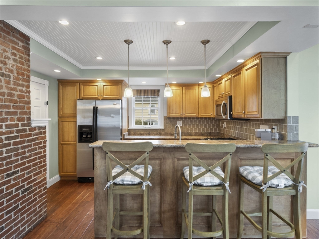 11 Holbrook Road Weymouth, MA 02191 - Photo 5 of 40 Gallery Image 5