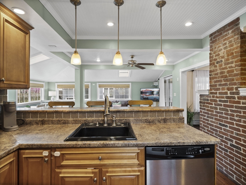 11 Holbrook Road Weymouth, MA 02191 - Photo 7 of 40 Gallery Image 7