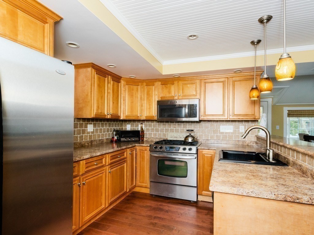 11 Holbrook Road Weymouth, MA 02191 - Photo 8 of 40 Gallery Image 8