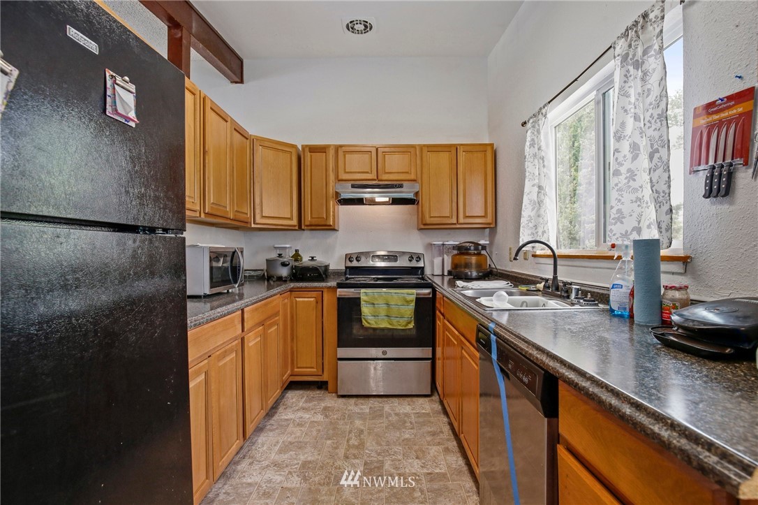 12612 Southeast 158th Street Renton, WA 98058 - Photo 8 of 28 Gallery Image 8