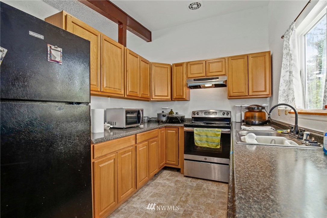 12612 Southeast 158th Street Renton, WA 98058 - Photo 9 of 28 Gallery Image 9