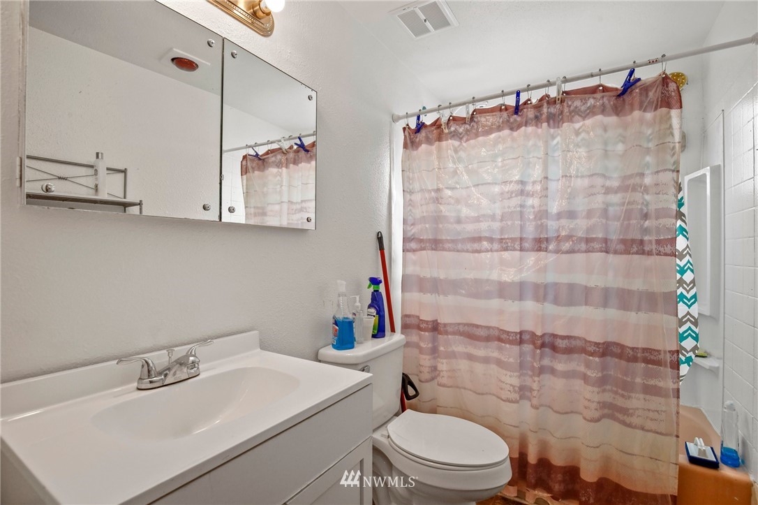 12612 Southeast 158th Street Renton, WA 98058 - Photo 10 of 28 Gallery Image 10