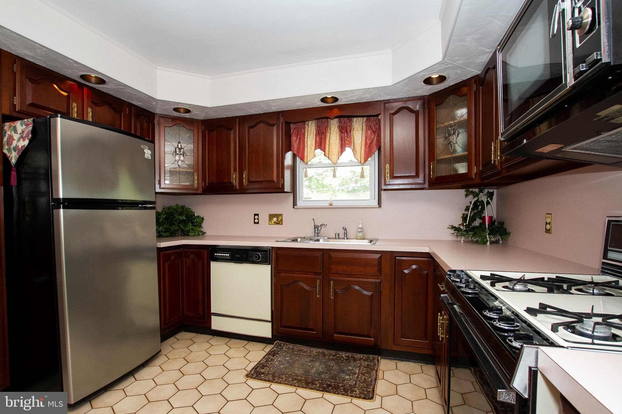 1511 Customs Road Rosedale, MD 21237 - Photo 9 of 38 MAIN LEVEL KITCHEN!!