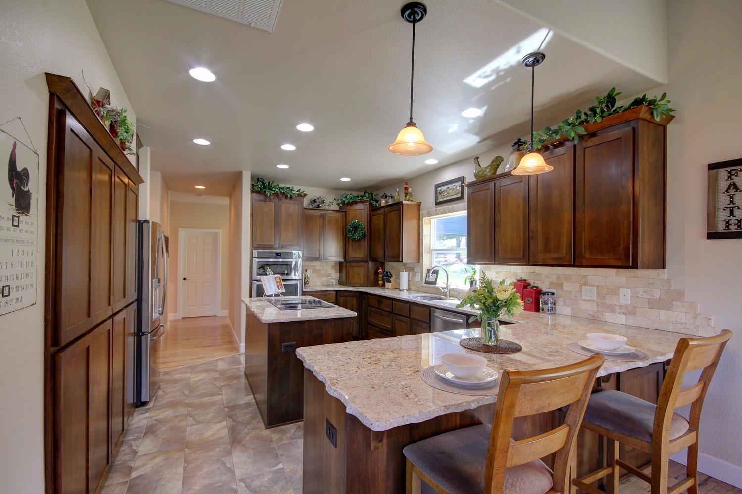 4491 Pioneer Road Medford, OR 97501 - Photo 23 of 34 New kitchen cabinets, granite countertop
