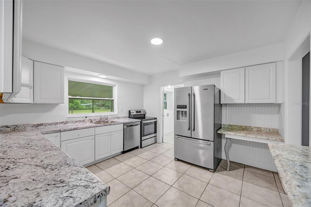 308 South Kingsway Road Seffner, FL 33584 - Photo 11 of 31