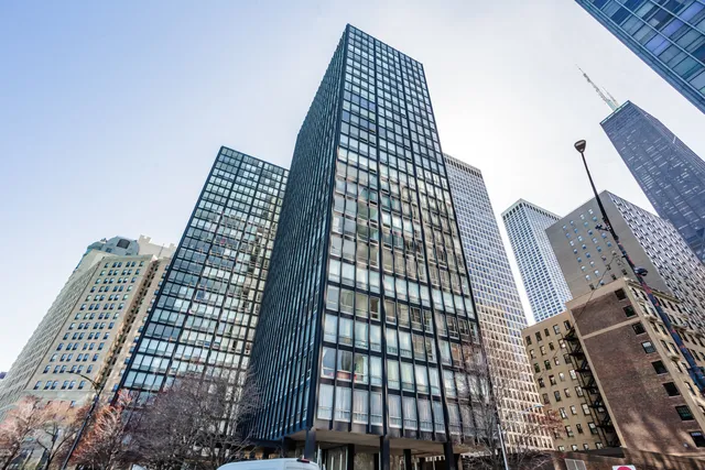 $199,000 | 880 North Lake Shore Drive, Unit 17D, Chicago, IL 60611