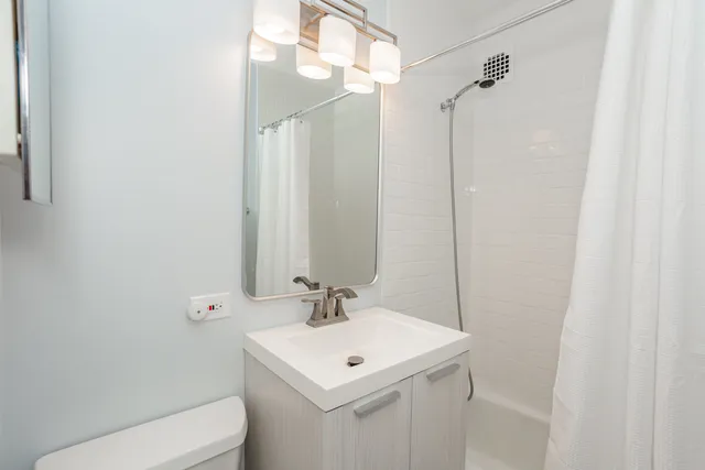 $199,000 | 880 North Lake Shore Drive, Unit 17D, Chicago, IL 60611