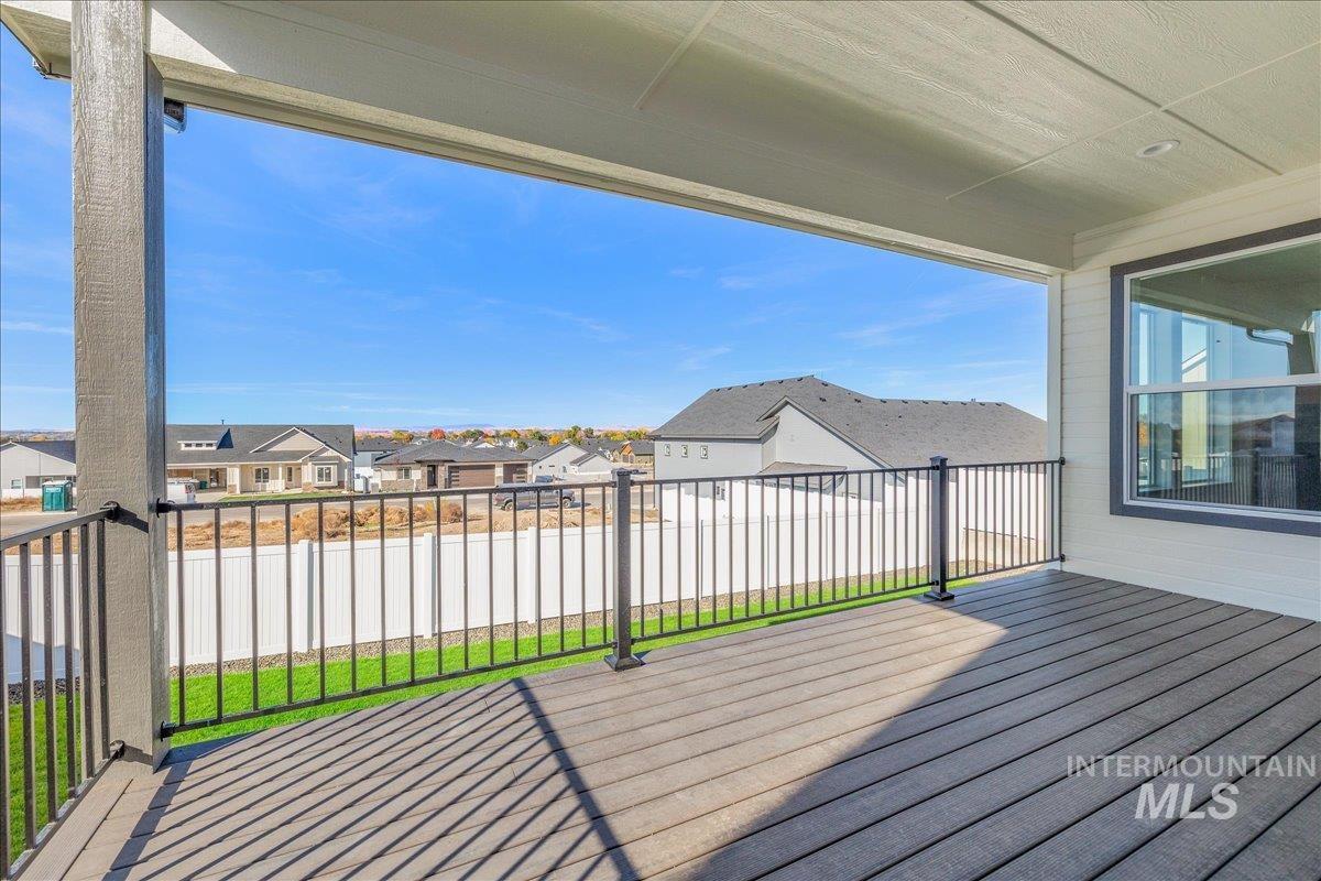 775 Pinehurst Street Payette, ID 83661 - Photo 30 of 36 Wooden deck with a residential view
