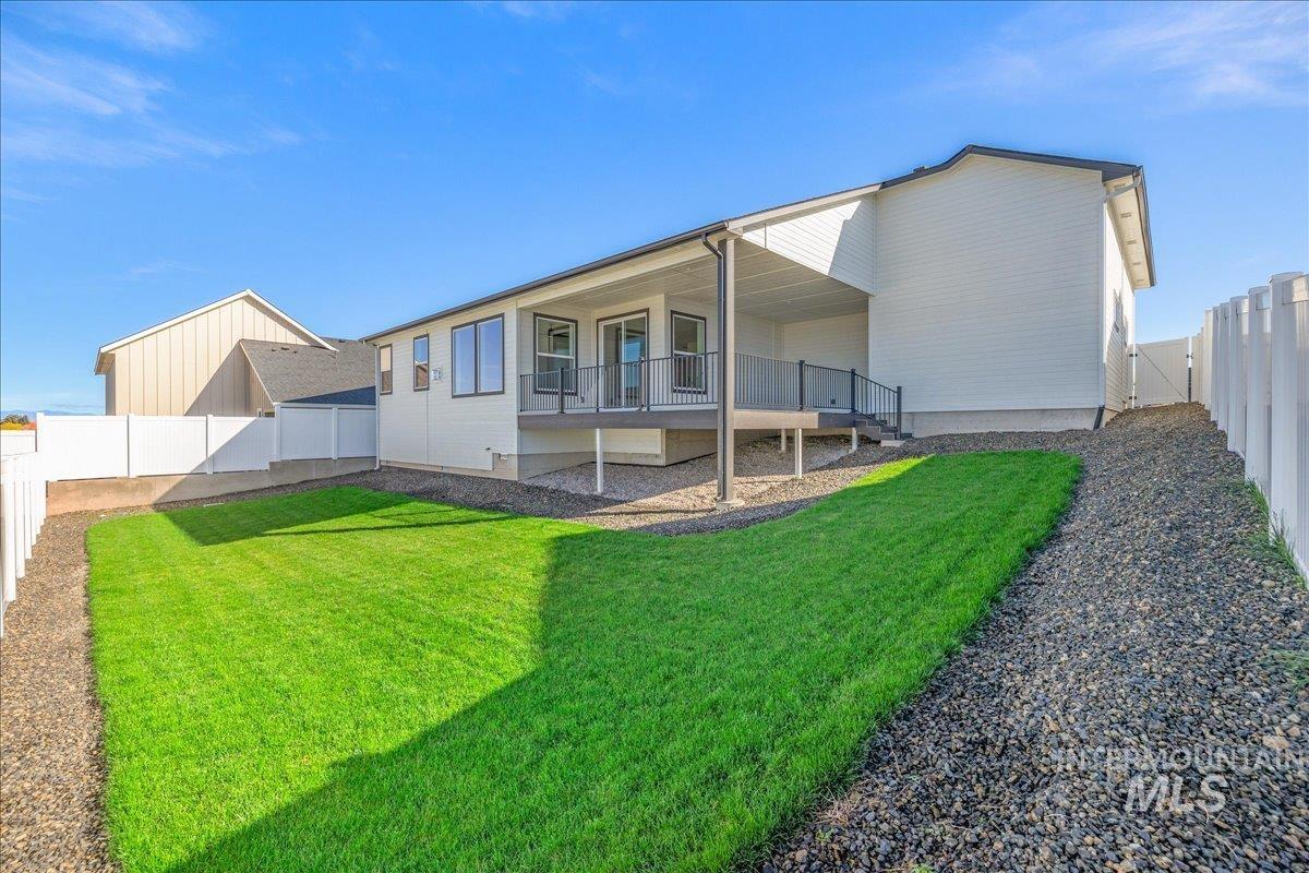775 Pinehurst Street Payette, ID 83661 - Photo 31 of 36 Rear view of property featuring a fenced backyard and covered porch