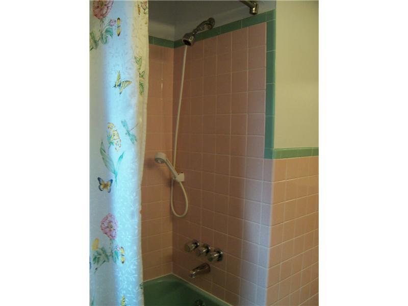 1112 East Windhaven Road Pittsburgh, PA 15205 - Photo 16 of 25 Full Bath.