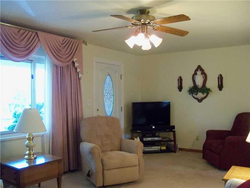 1112 East Windhaven Road Pittsburgh, PA 15205 - Photo 3 of 25 Living Room.