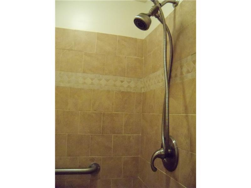 1112 East Windhaven Road Pittsburgh, PA 15205 - Photo 21 of 25 Full Bath.
