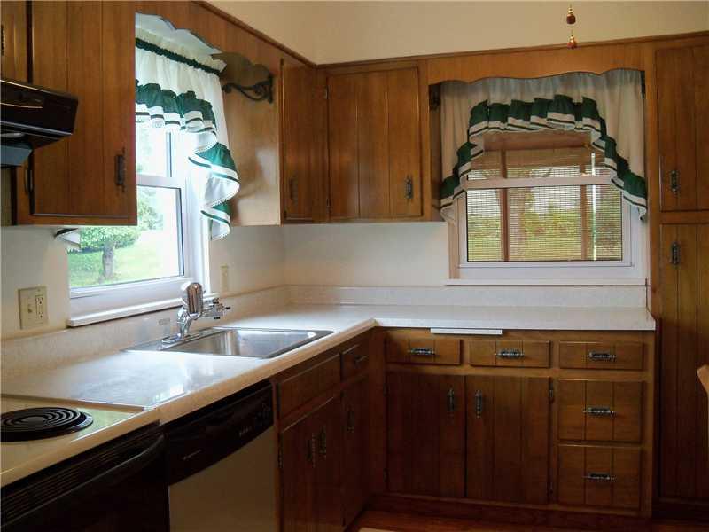 1112 East Windhaven Road Pittsburgh, PA 15205 - Photo 5 of 25 Kitchen.