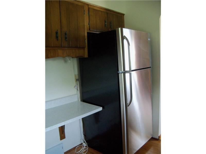 1112 East Windhaven Road Pittsburgh, PA 15205 - Photo 6 of 25 Kitchen. New Stainless Front Refrigerator was installed week of August 3rd.