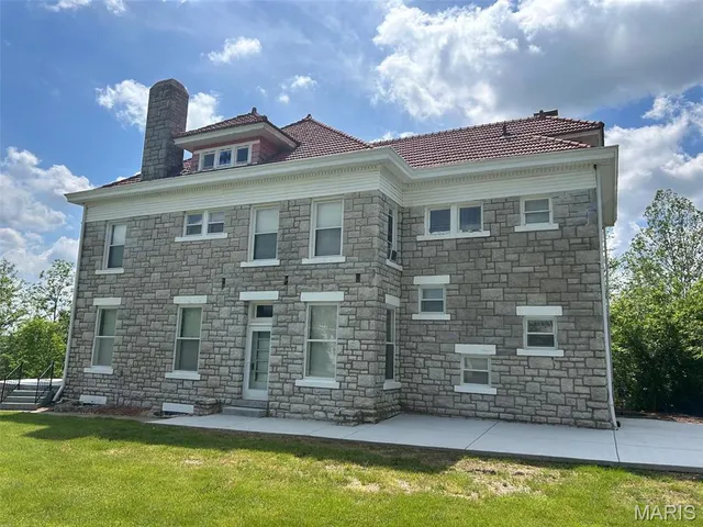 $525,000 | 150 Duncan Mansion Drive, Silex, MO 63377