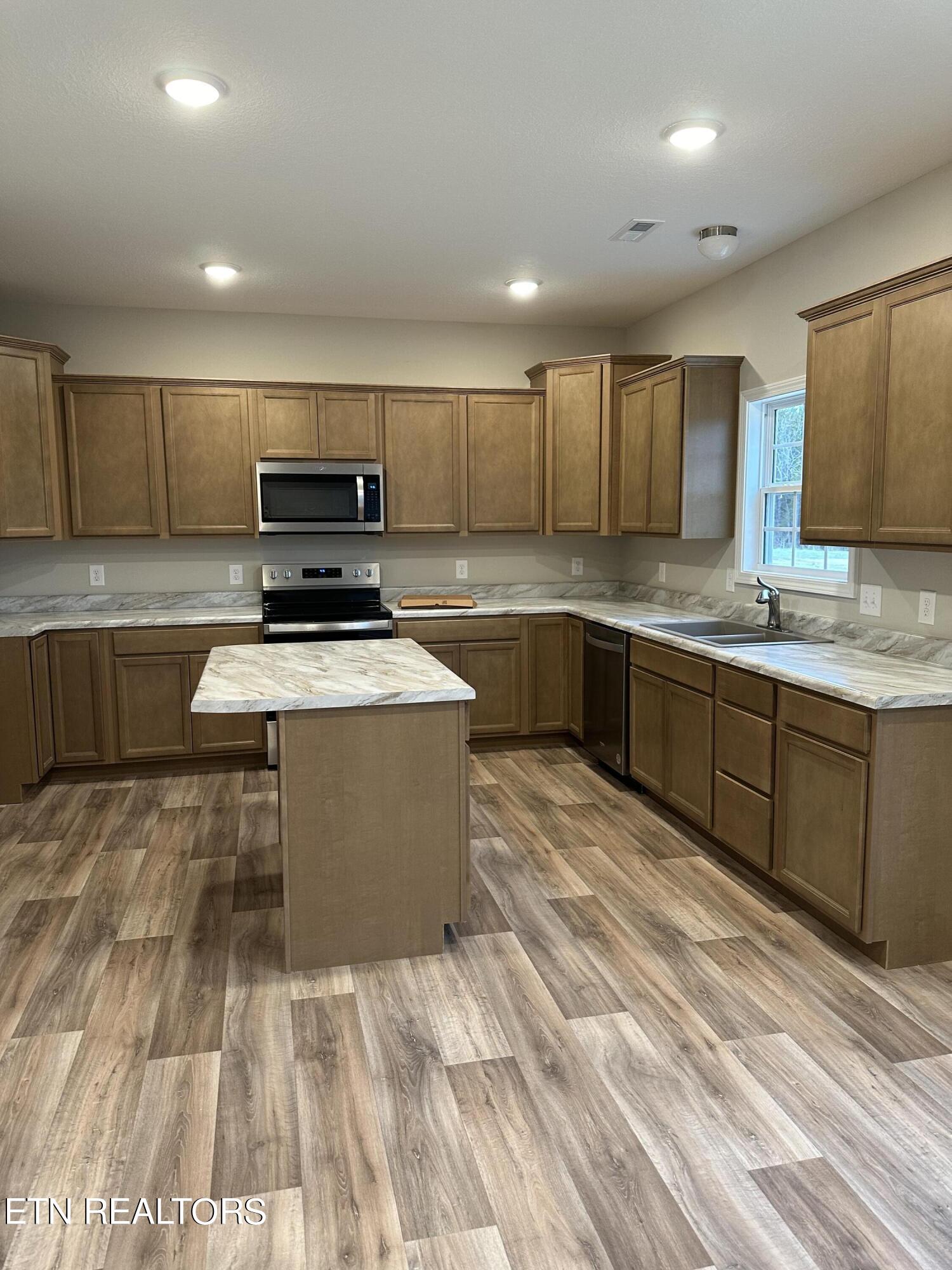 7652 Honey Oaks Road Corryton, TN 37721 - Photo 4 of 6 Kitchen