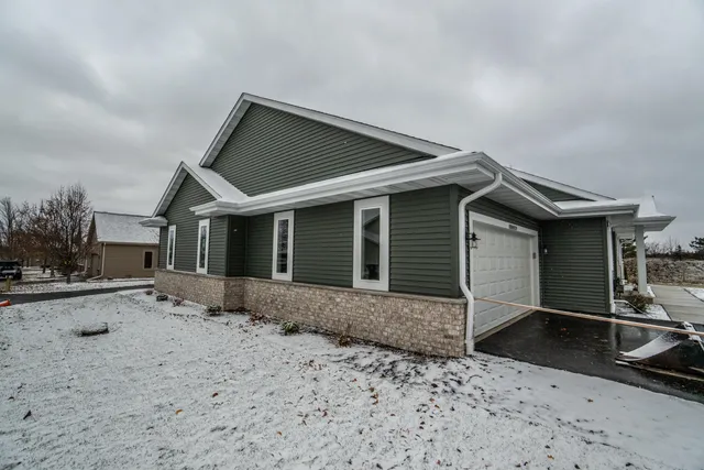 $439,900 | W206N16178 Stonebrook Drive, Jackson, WI 53037