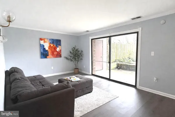 $299,900 | 7334 Tavenner Lane, Unit 1A, Alexandria, VA 22306