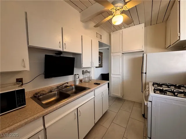 $1,250 | 421 Harvard Street, Las Vegas, NV 89107