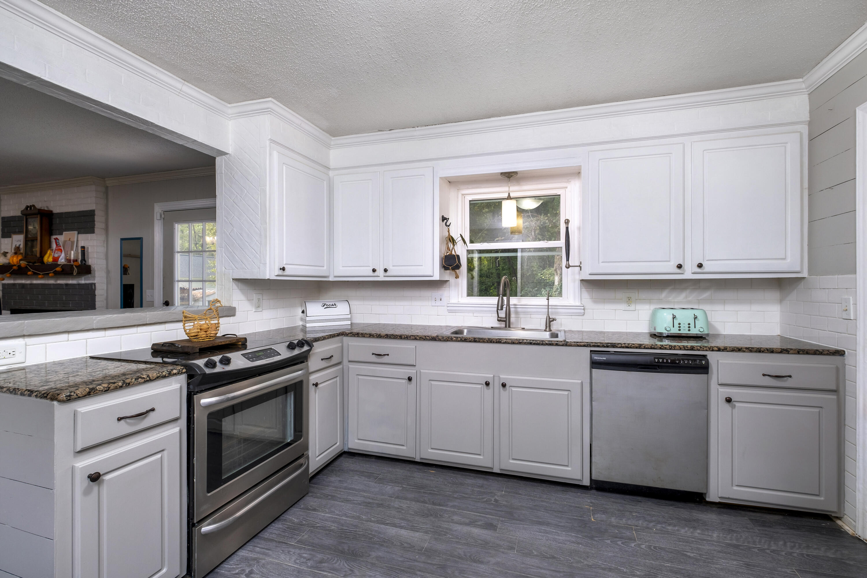 618 Periwinkle Court Sumter, SC 29150 - Photo 15 of 40 LARGE KITCHEN
