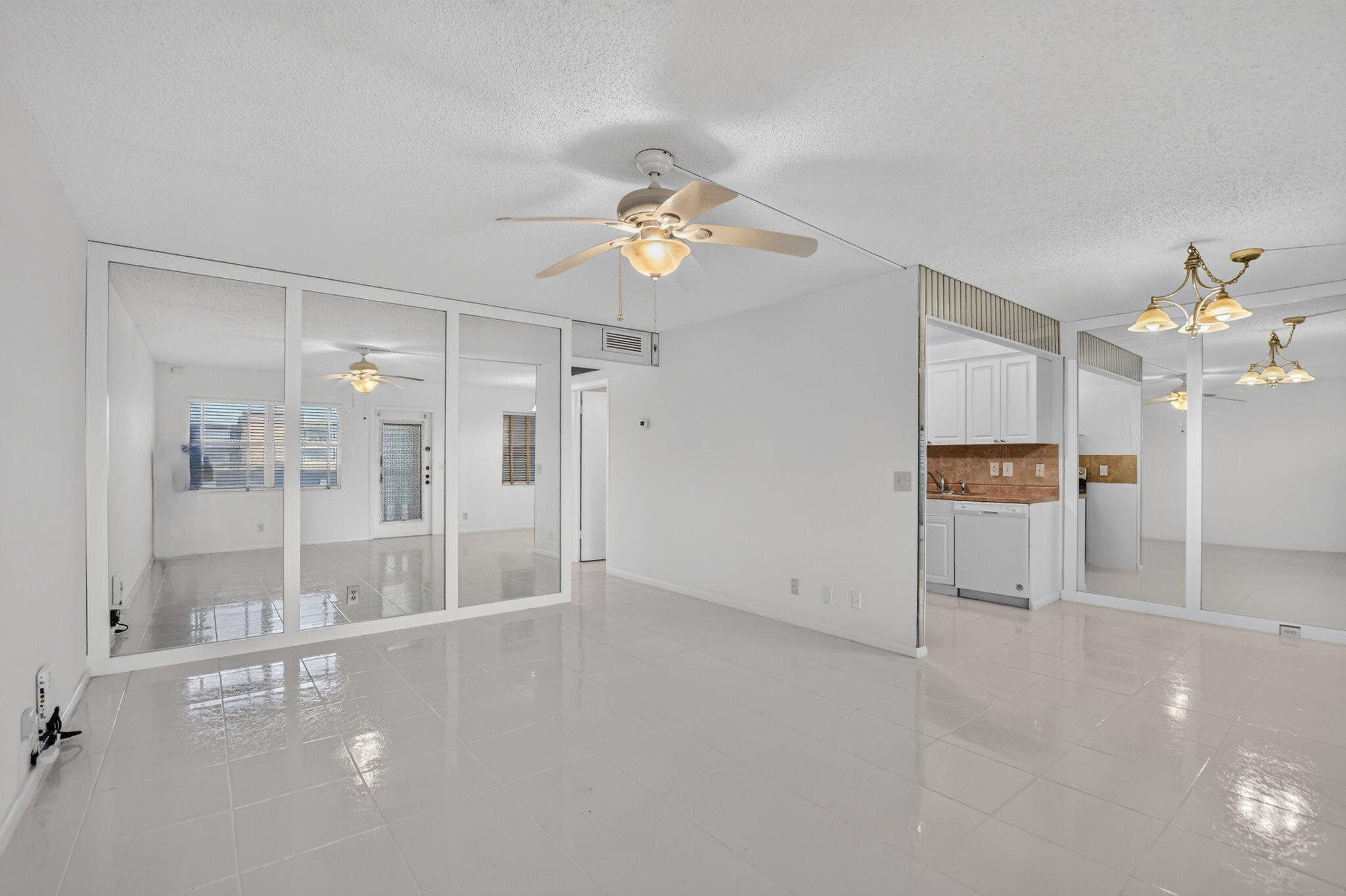 3010 Guildford East Boca Raton, FL 33434 - Photo 10 of 45 Living Area