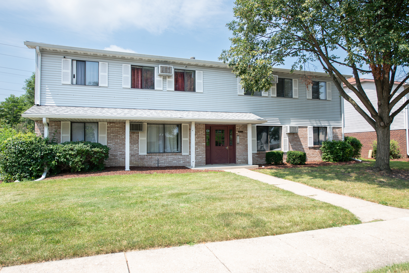 420 Echo Lane, Unit 101 Aurora, IL 60504 - Photo 1 of 16 a front view of a house with a yard