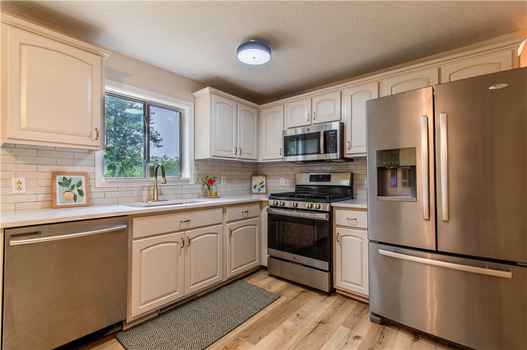 2115 North Sunnyside Road Decatur, IL 62526 - Photo 9 of 23 Gallery Image 9