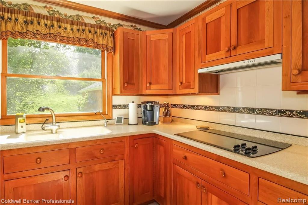 25348 Farmington Road Farmington Hills, MI 48336 - Photo 8 of 27