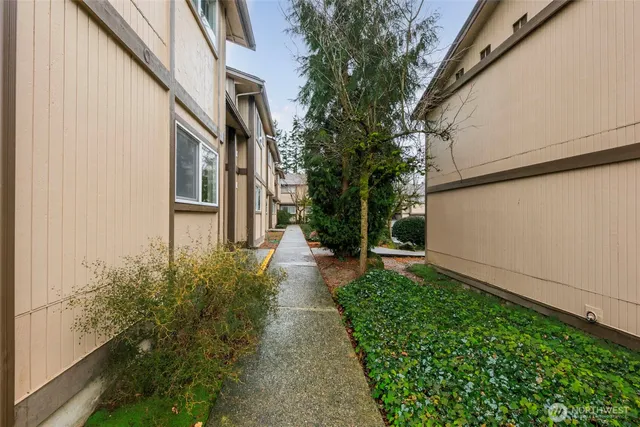 $205,000 | 4705 176th Street Southwest, Unit B1, Lynnwood, WA 98037