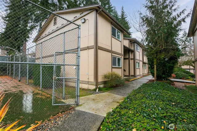 $205,000 | 4705 176th Street Southwest, Unit B1, Lynnwood, WA 98037