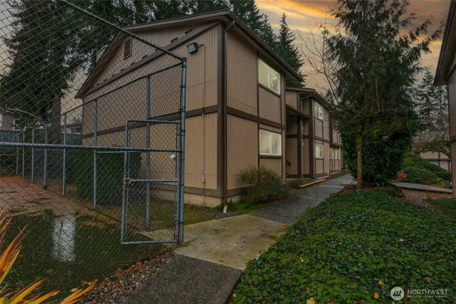 $205,000 | 4705 176th Street Southwest, Unit B1, Lynnwood, WA 98037