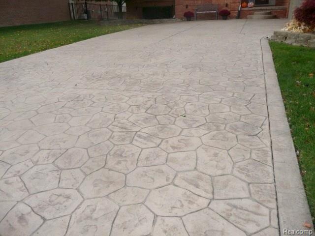 50391 Nesting Ridge Drive Macomb, MI 48044 - Photo 3 of 29 Stamped driveway.jpg