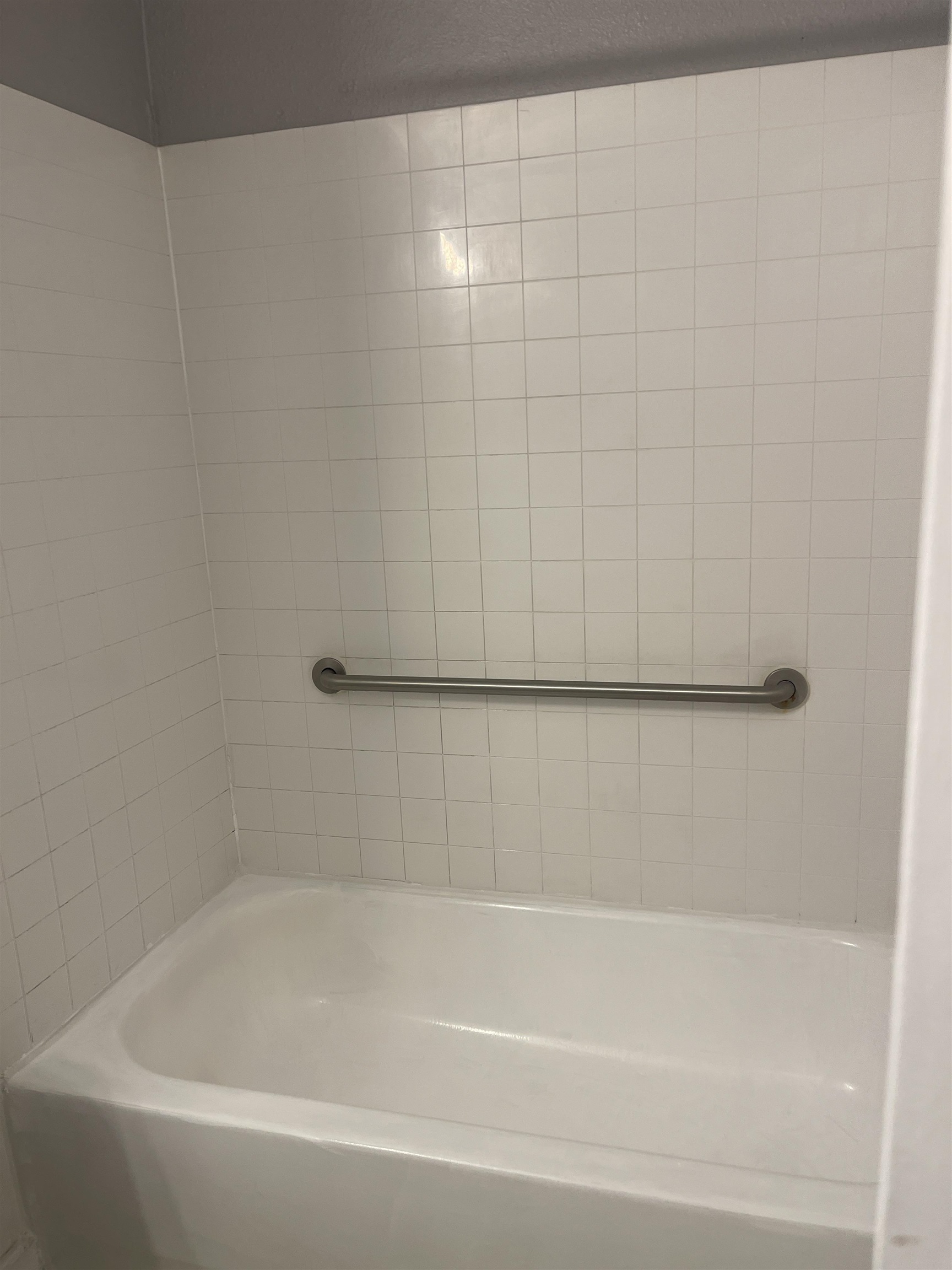 4420 Carter Road, Unit 58 St. Augustine, FL 32086 - Photo 12 of 13 a bathroom with a bathtub