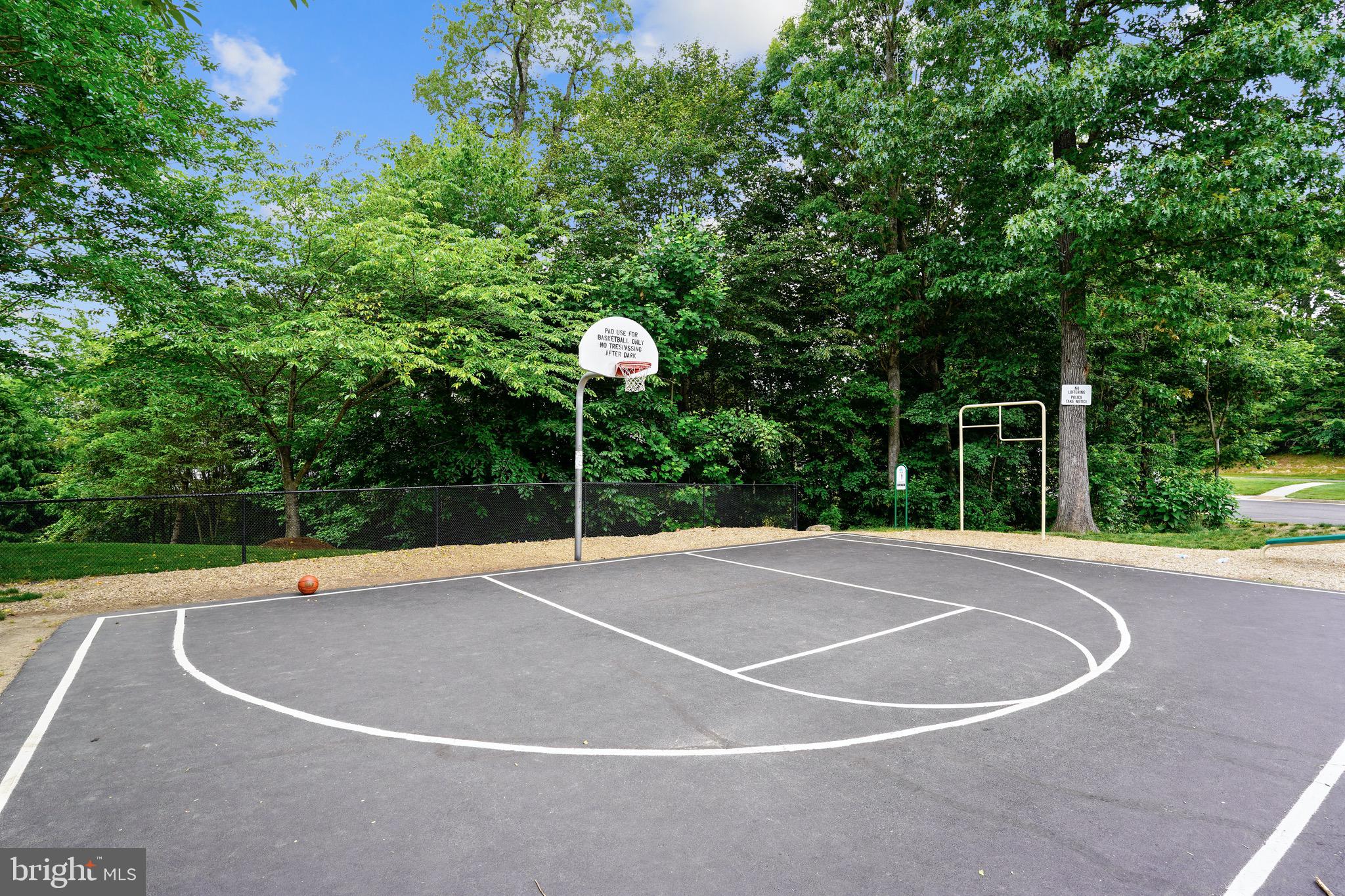 3850 Koval Lane Woodbridge, VA 22192 - Photo 53 of 61 a view of a basket ball ground