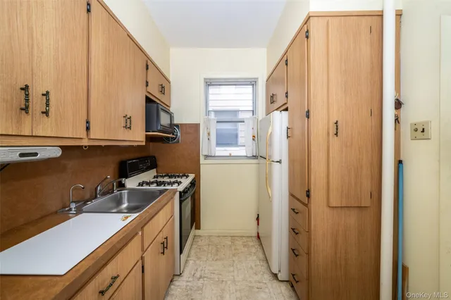 $780,000 | 285 Logan Avenue | Throgs Neck