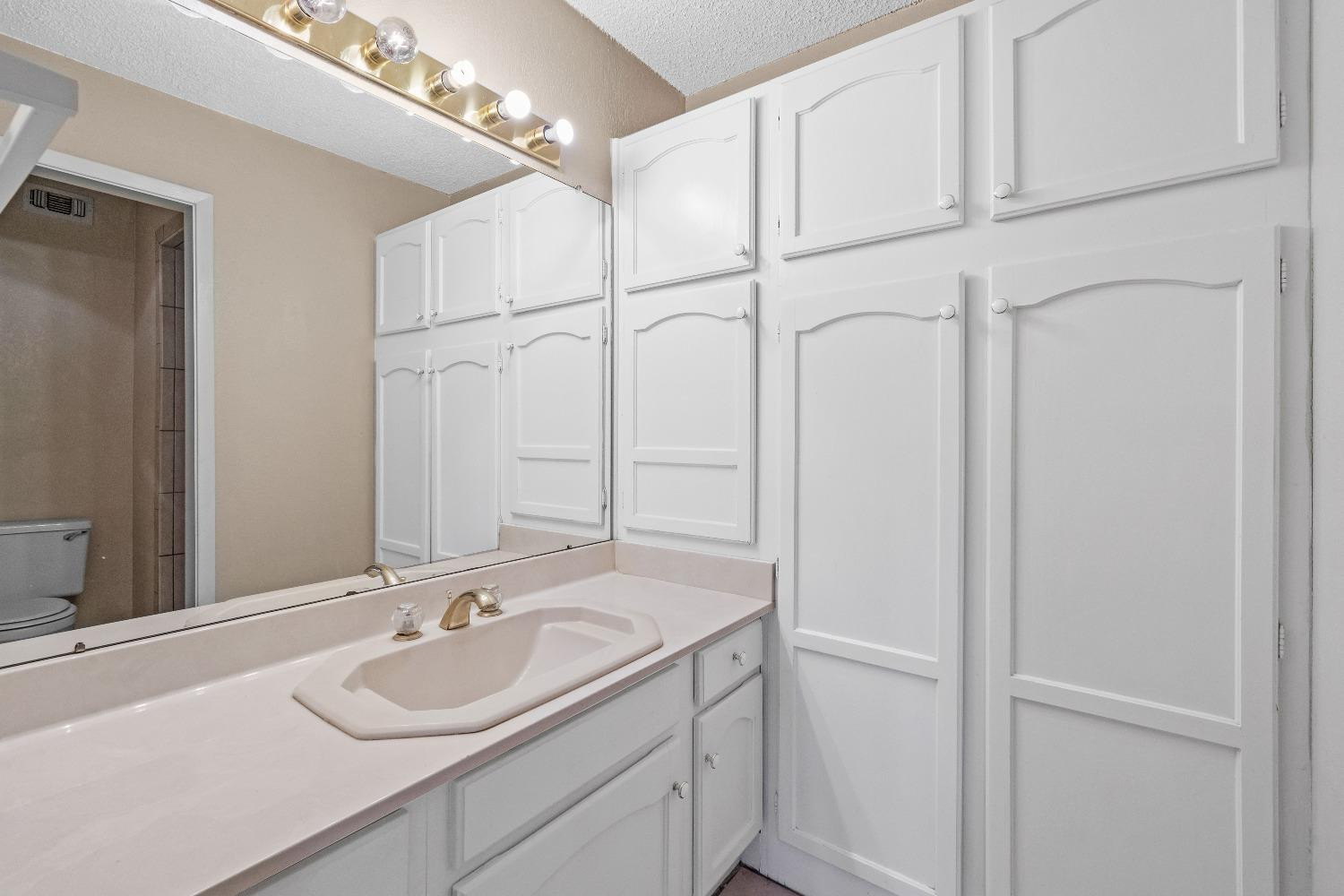 3314 78th Street Lubbock, TX 79423 - Photo 38 of 43 Side A Guest Bath