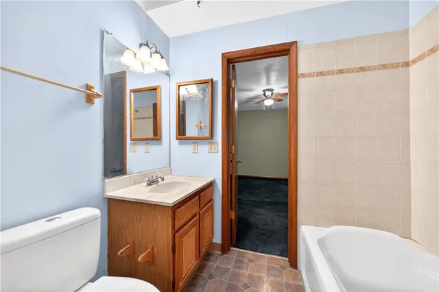 a view of empty room with ceiling fan