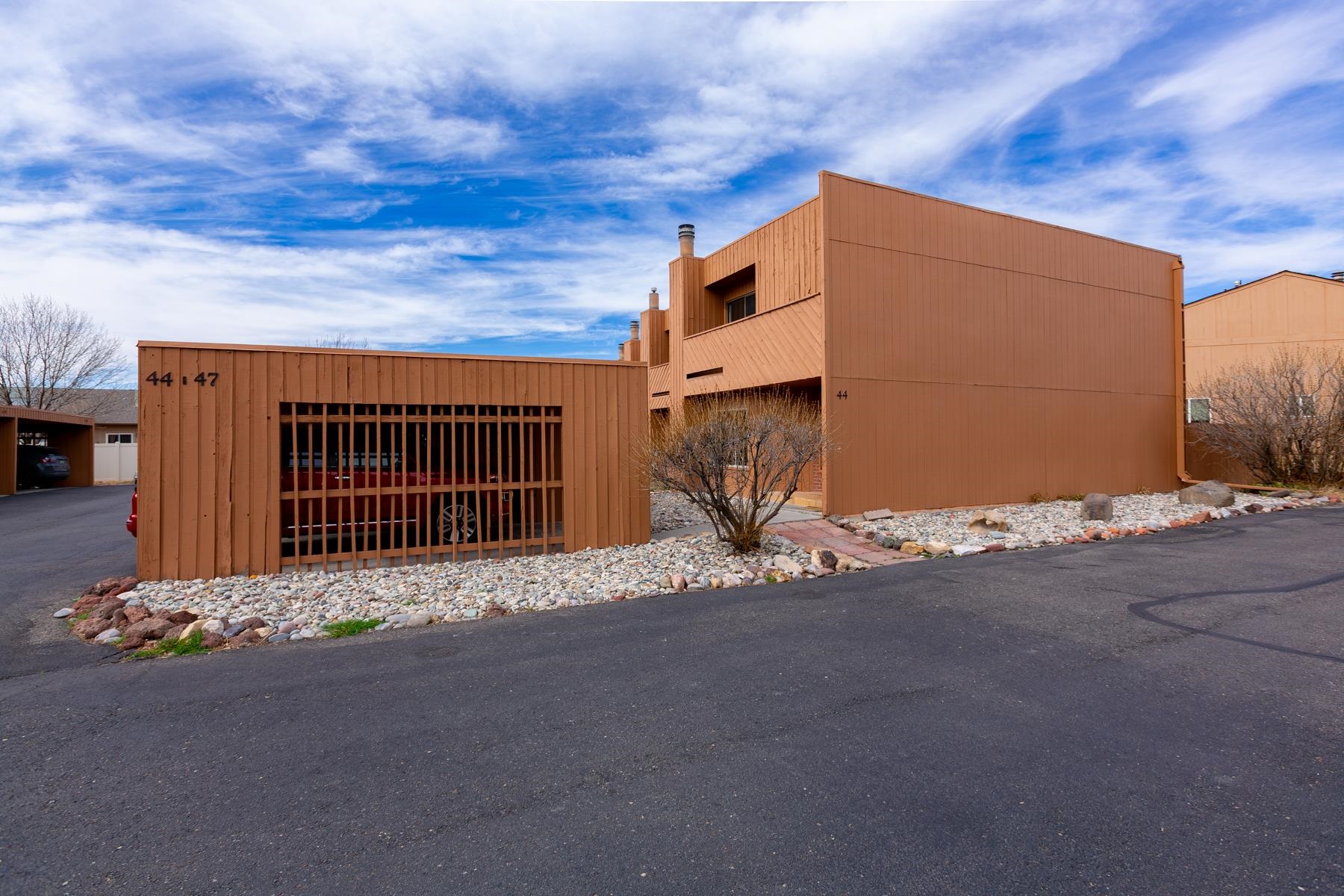 575-28 28 1/2 Road, Unit 44 Grand Junction, CO 81501 - Photo 36 of 39 a front view of a house with a yard