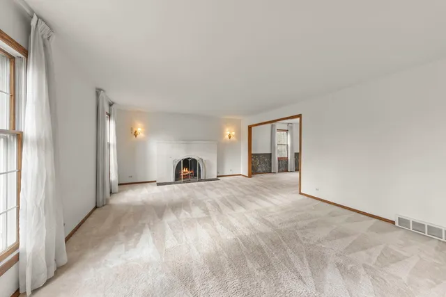 $640,000 | 1150 Nottingham Lane, Elgin, IL 60120